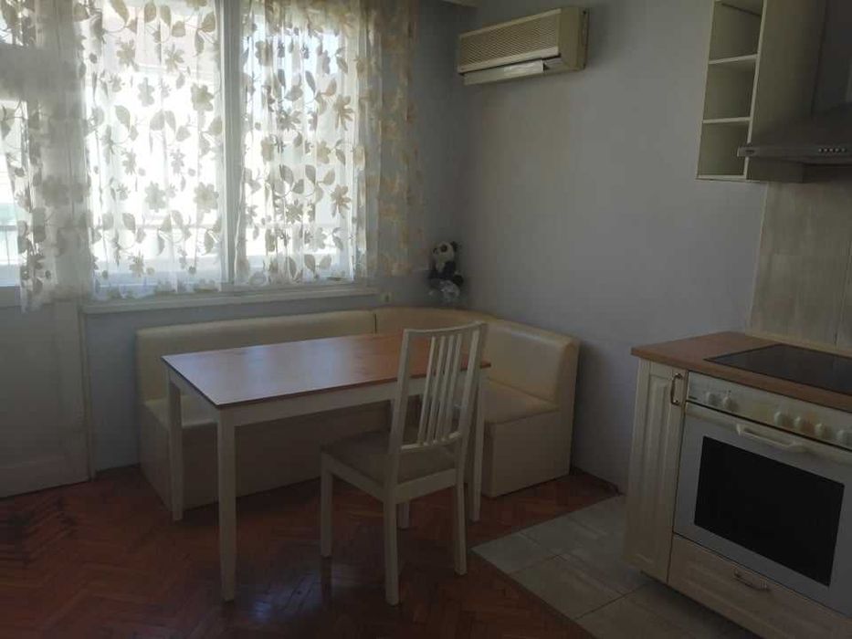 Дава се под наем Мезонет в Бургас, Център - 90 кв.м за 204 € - Снимка #1