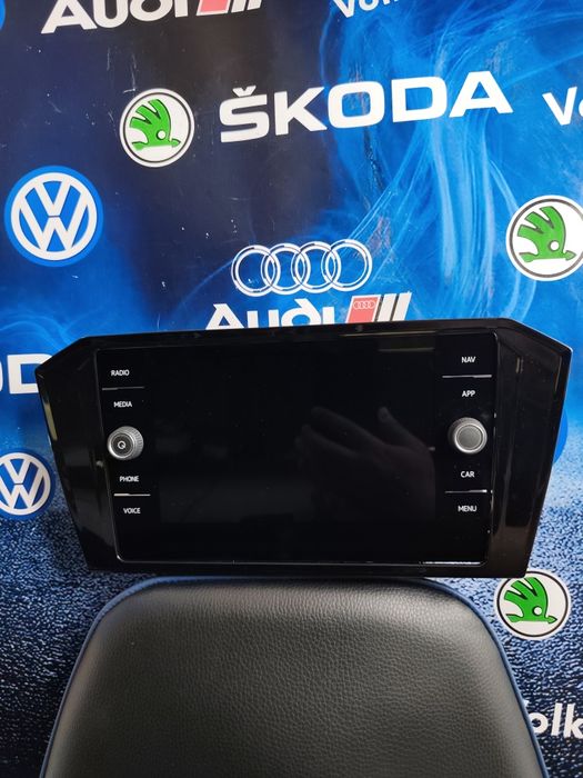 Ramă Piano Black 8 inch VW Passat B8 / Passat B8.5 / Arteon OEM
Se ofe