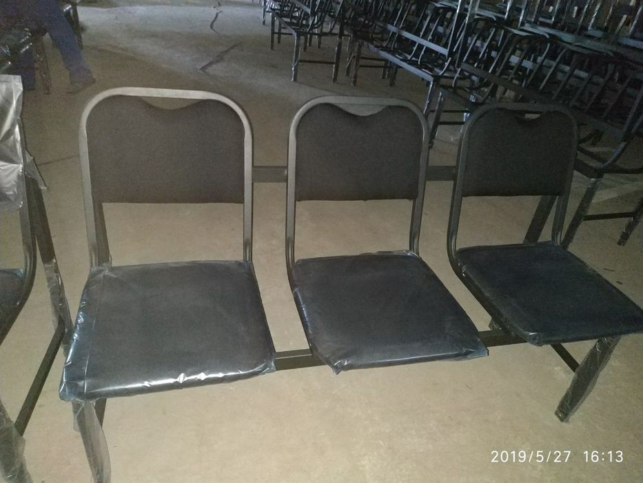 Трёхместное зал ожидания диван.