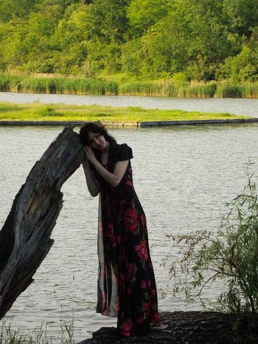 vand rochita foarte eleganta, material finut