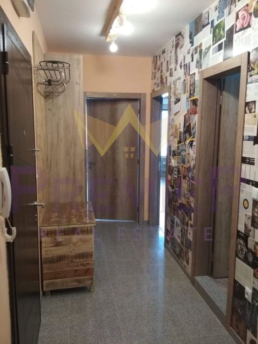 Тристаен апартамент, Левски