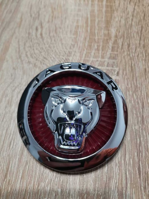 червена емблема Jaguar малък размер