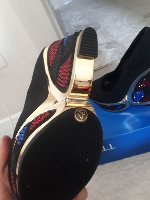 Продаю платформу туфли