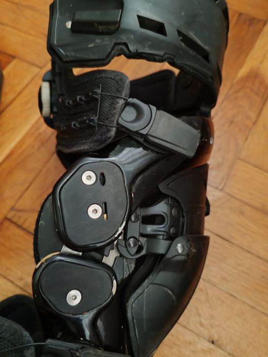 Мото шини наколенки Asterix ultacell