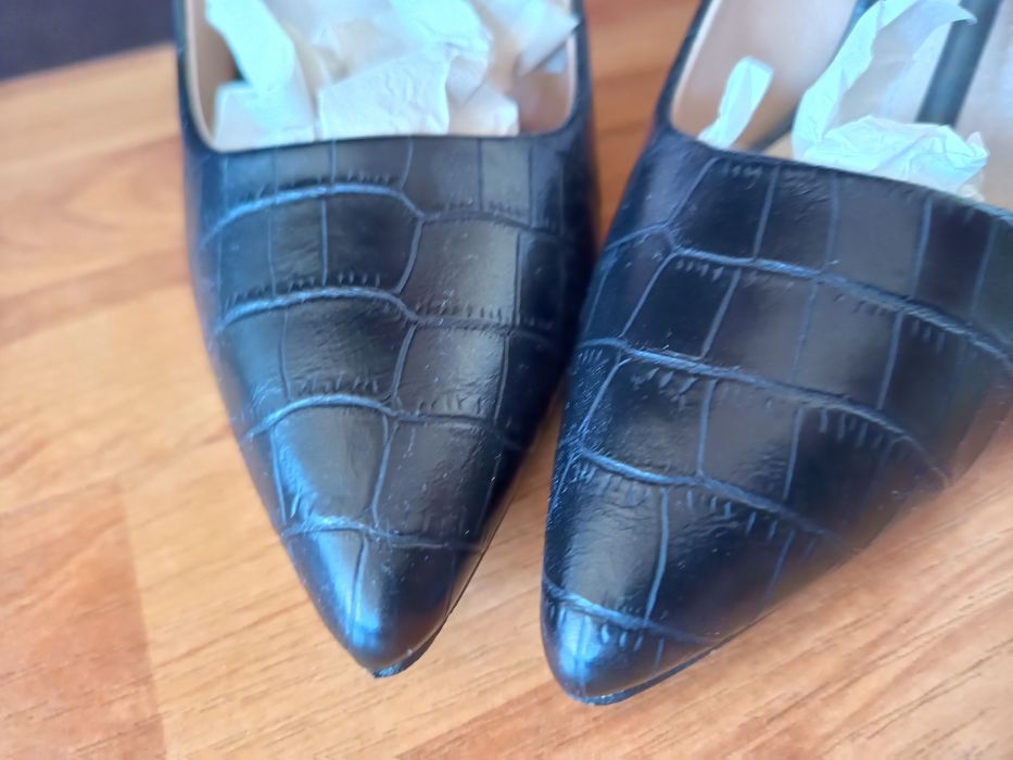 Елегантни обувки на ток