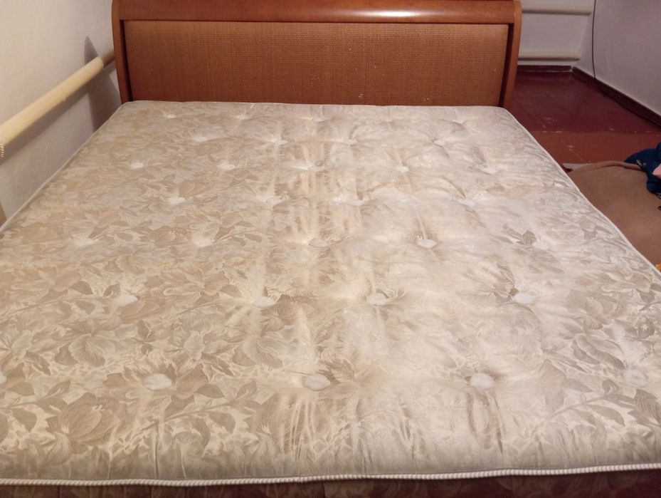 Кровать, в хорошем состояний