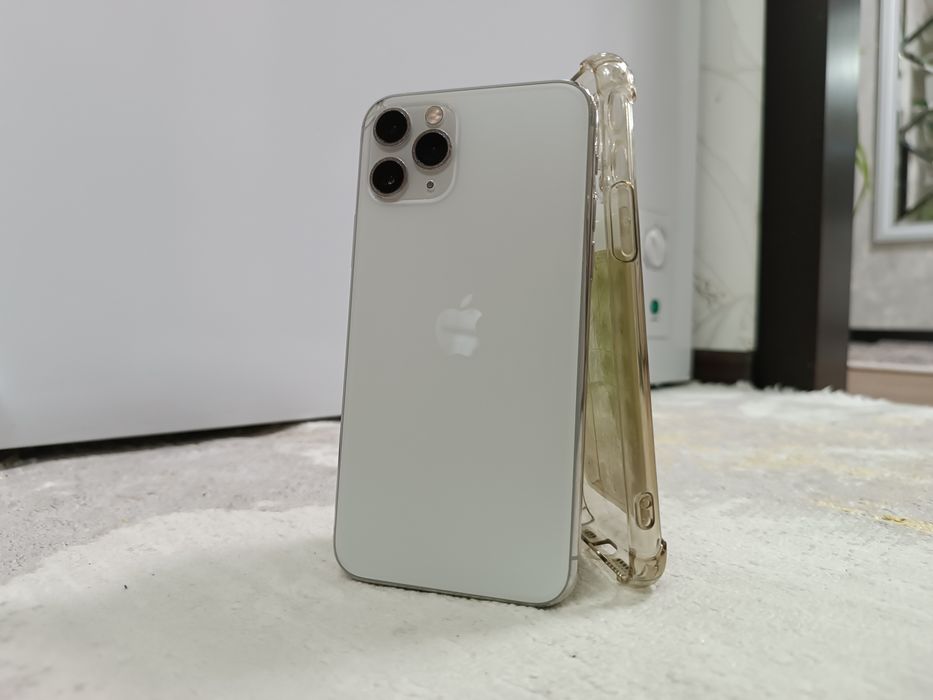iPhone 11 Pro + чехол.