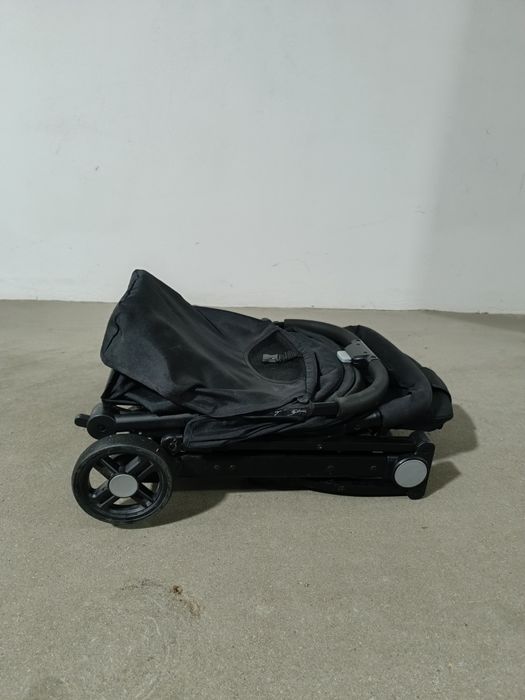 Vând cărucior pretabil și pt deplasările cu avionul