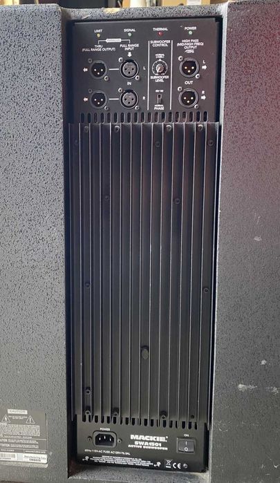Basi activi  Mackie SVA 1501