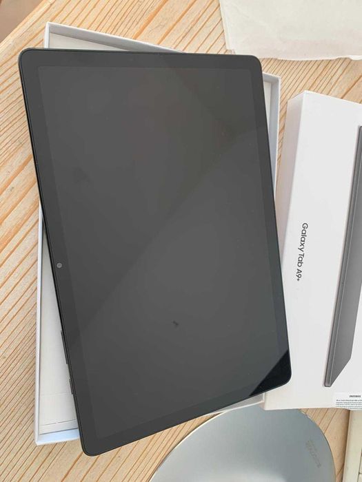 Vând tabletă nouă Samsung Galaxy A9+