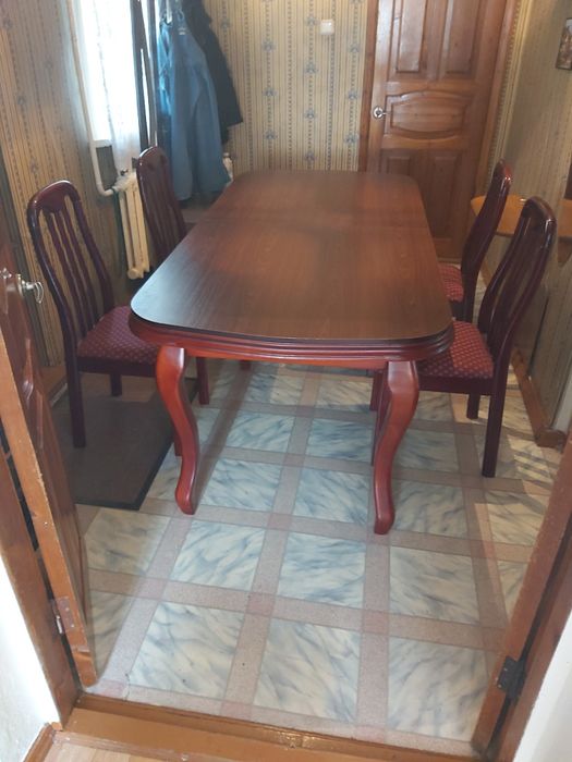 Стол в гостинную