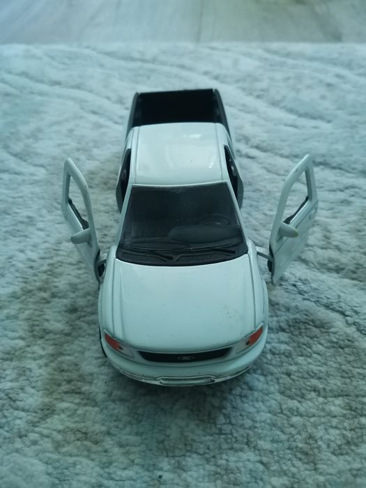 Играчки за различни възрасти момче