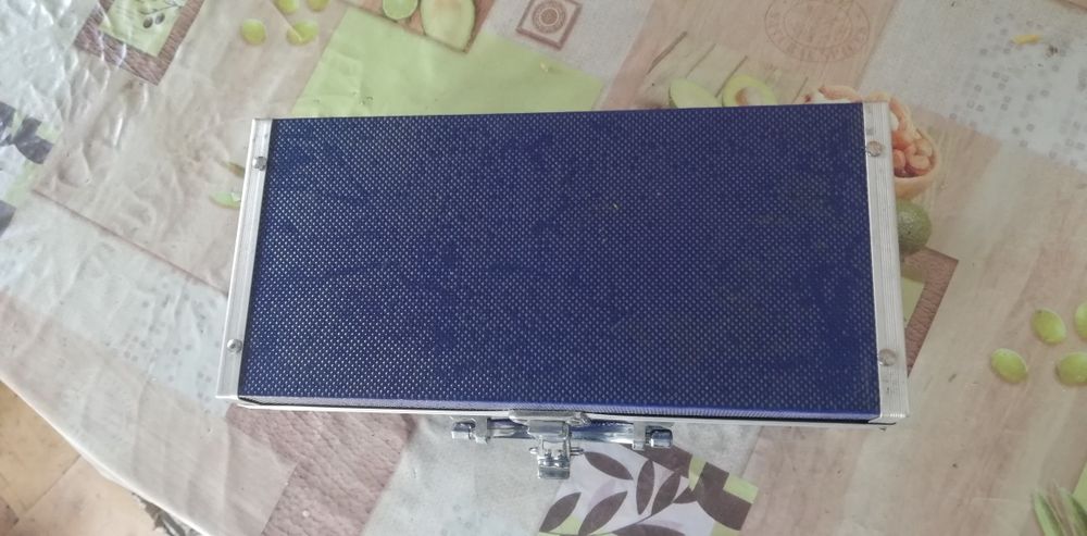 Продам маленький кейс 22см *12см *12см.0