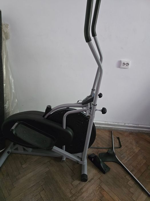 Vând bicicleta eliptica