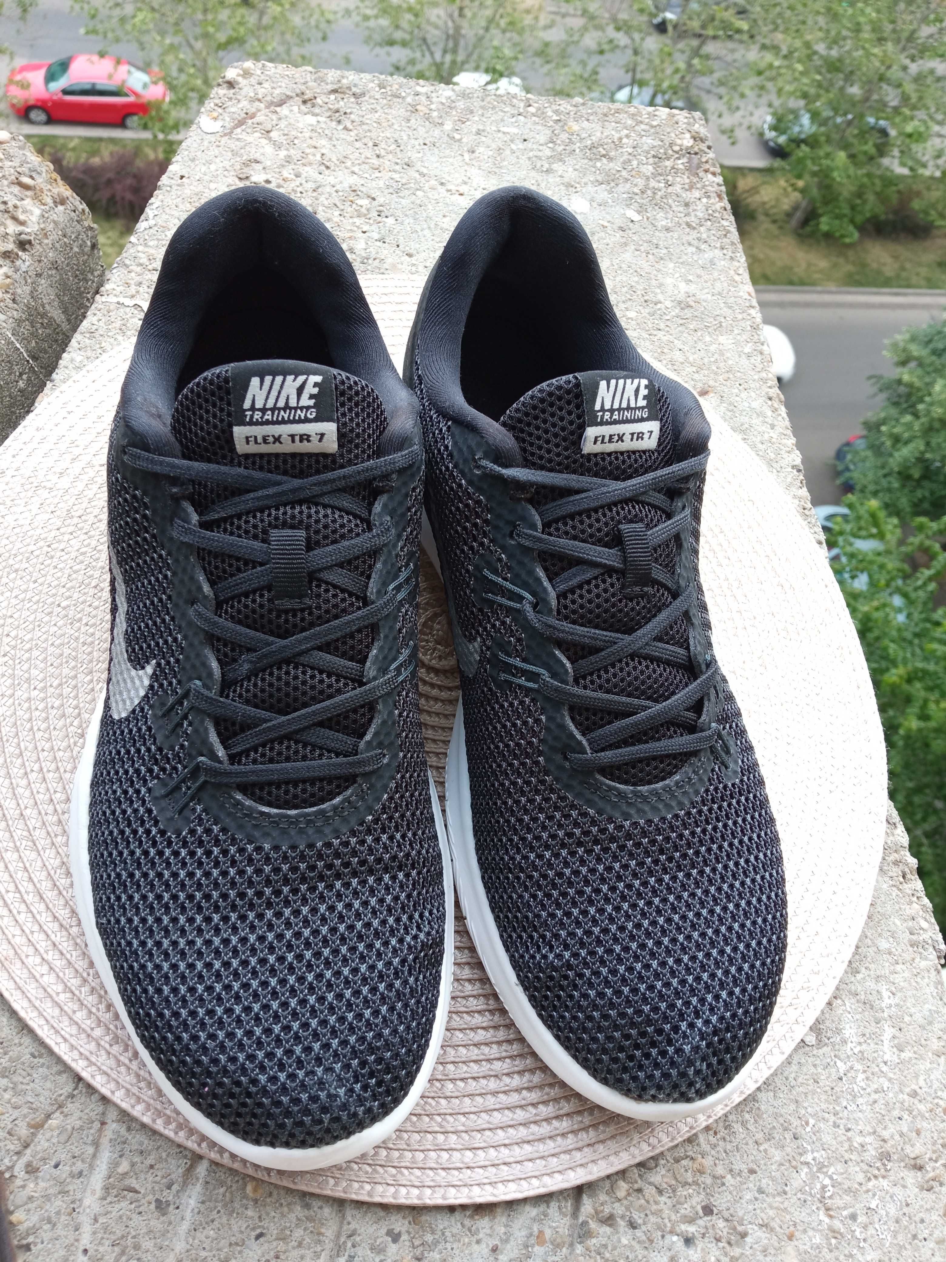 Nike flex sales tr7 black