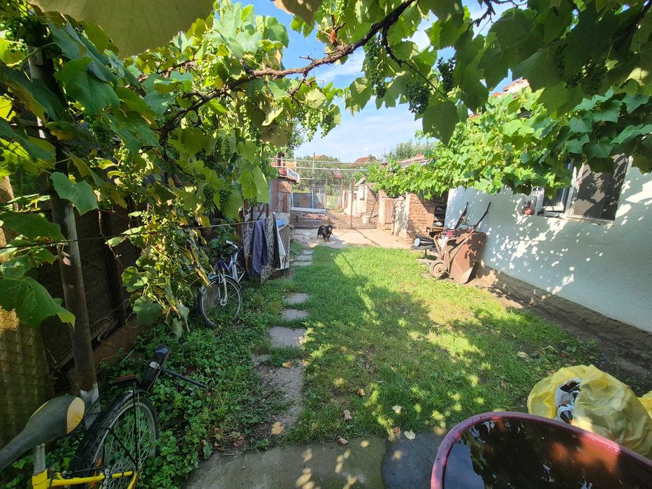 Vând casă spațioasă – Proprietate unică cu 2 case în aceeași curte