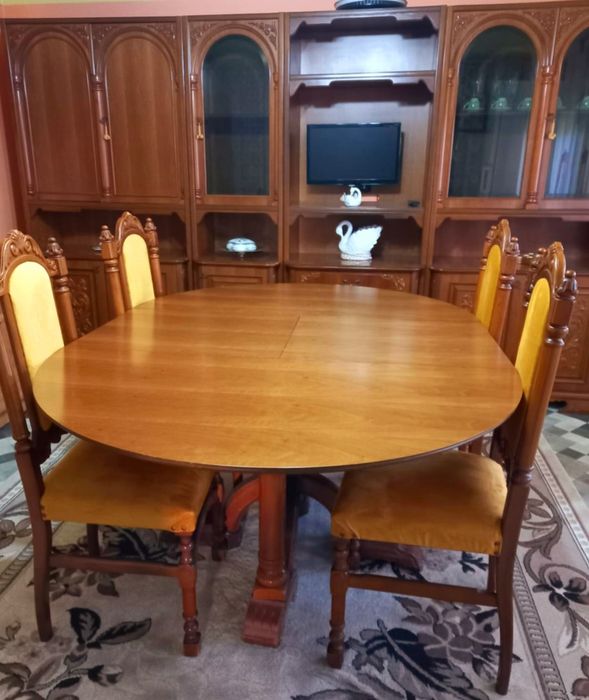 Mobilă clasică Italia + masă și scaune