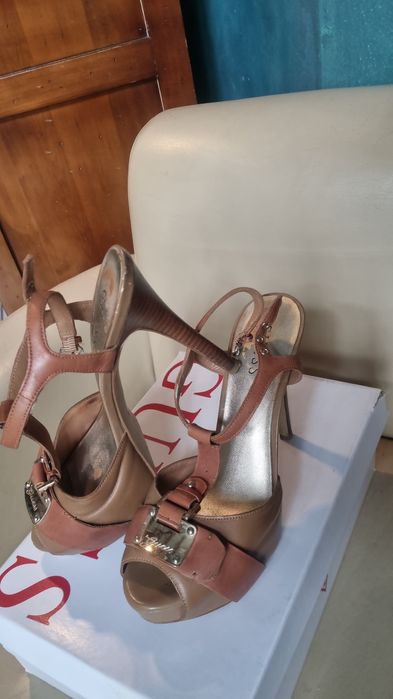 Sandale  Guess   cu  platforma