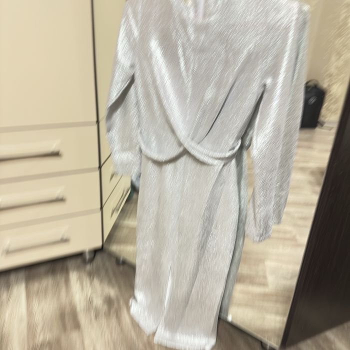 Продам блестящее платье.