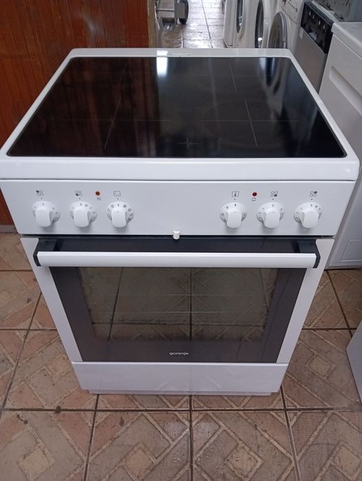 Свободно стояща печка с керамичен плот Gorenje с две години Гаранция!