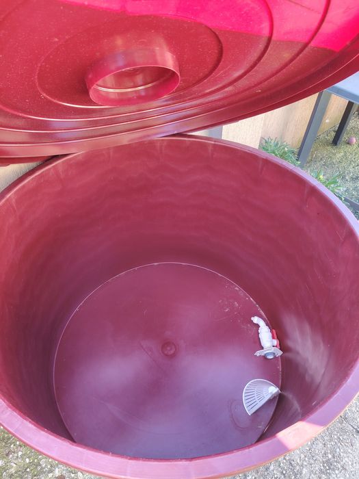 Cadă / bazin struguri 750 L, cu capac, robinet și sită
