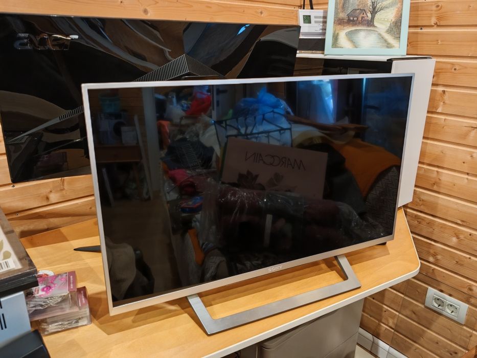 Vând TV Sony 82"