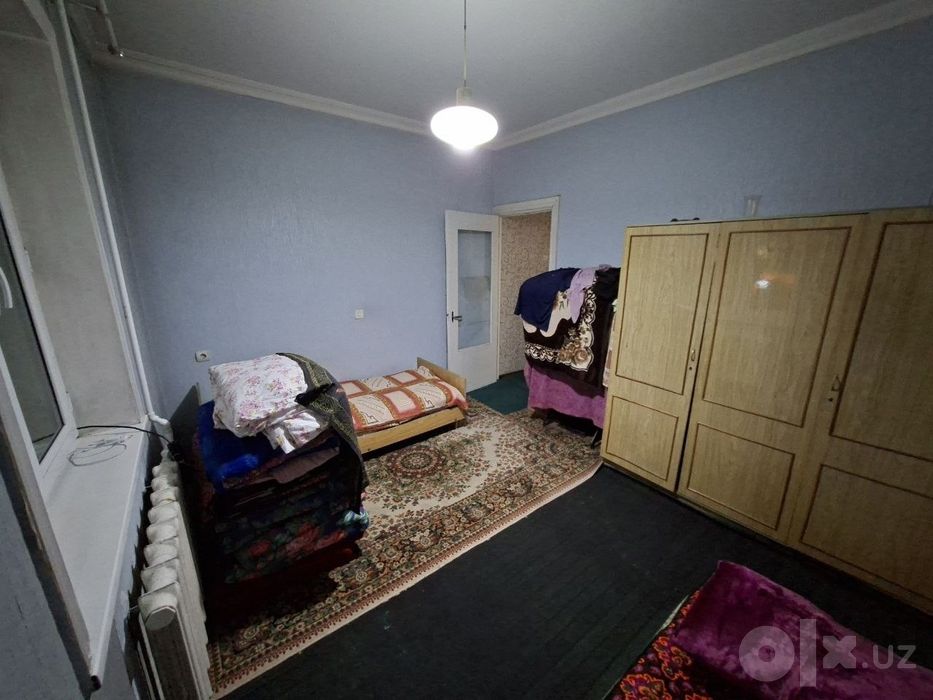 Продаётся своя четырехкомнатная квартира.