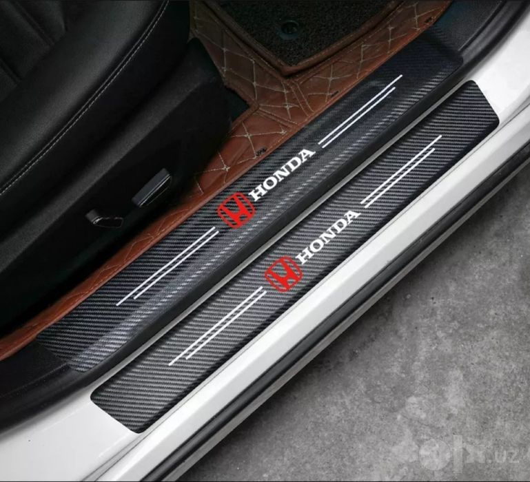 Карбоновые наклейки на пороги Honda Crider