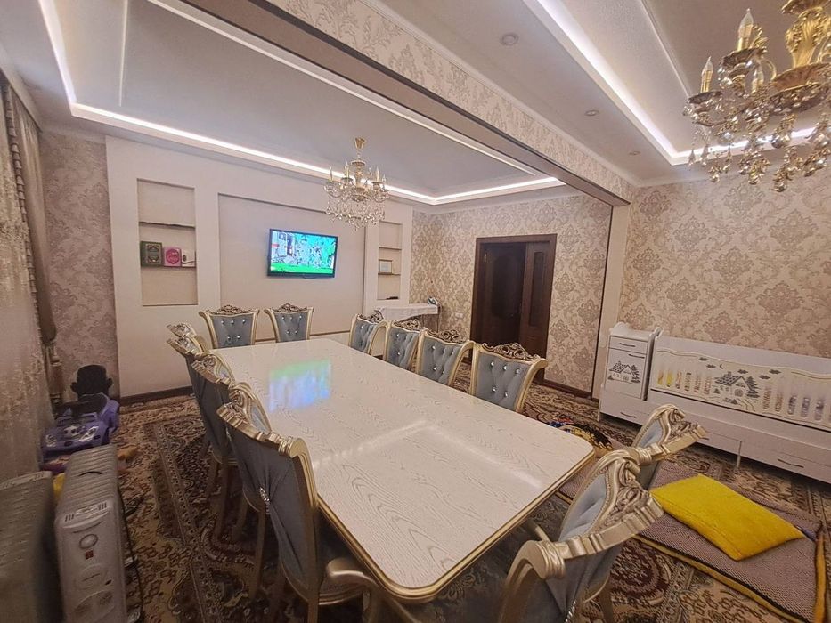 Продаётся 4-комнатная квартира 40-лет