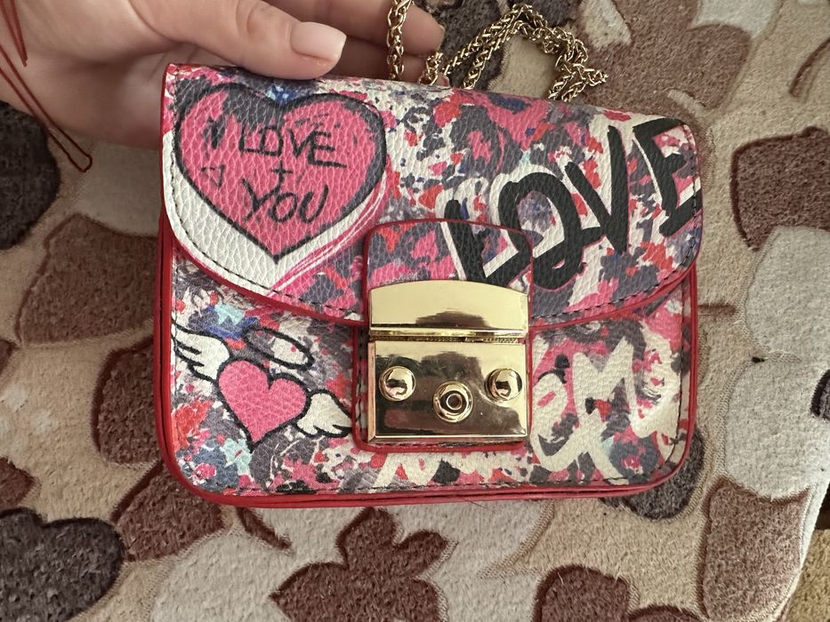 чисто нова чанта