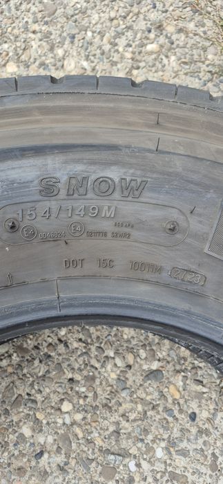 8 anvelope M+S Bridgestone 295/80/22,5.Pretul este pe bucata