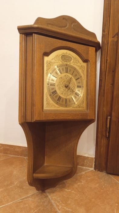 Ceas perete de colt, Tempus Fugit tip dulapior cu raft, lemn stejar
