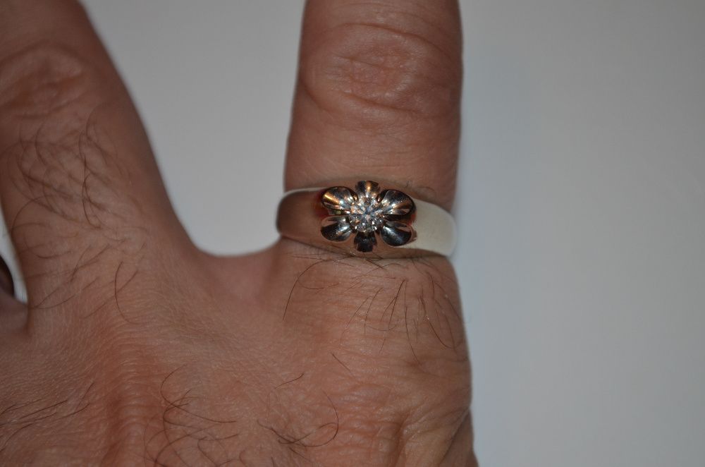 INEL AUR alb 18K + 1 Diamant = 0.30CT. - VS1 - Barbati - Mar 66 - 9.7g !