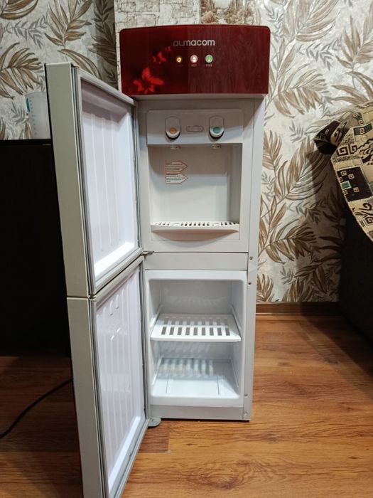 Диспенсер для воды (шкаф)