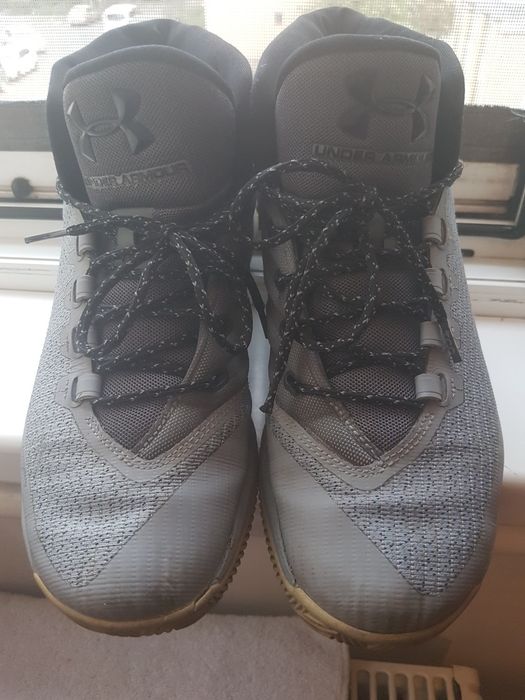 Under armour înalți pentru baschet