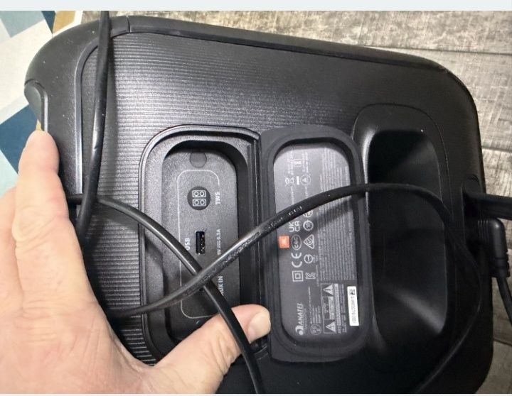 Boxa jbl vnd urgent nevoie de bani