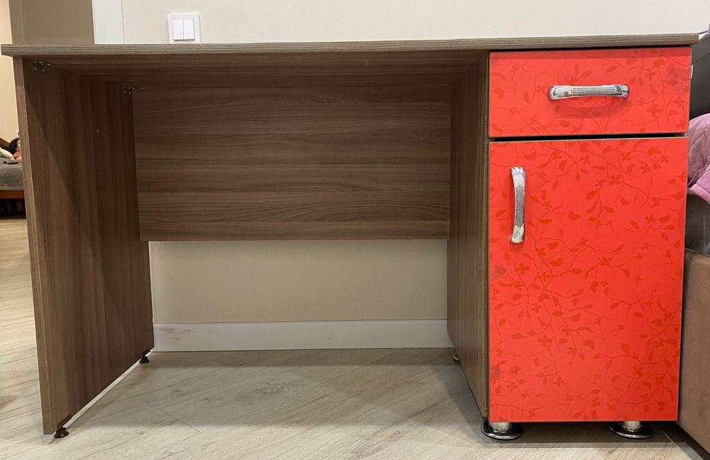 Продам столик в отличном состоянии