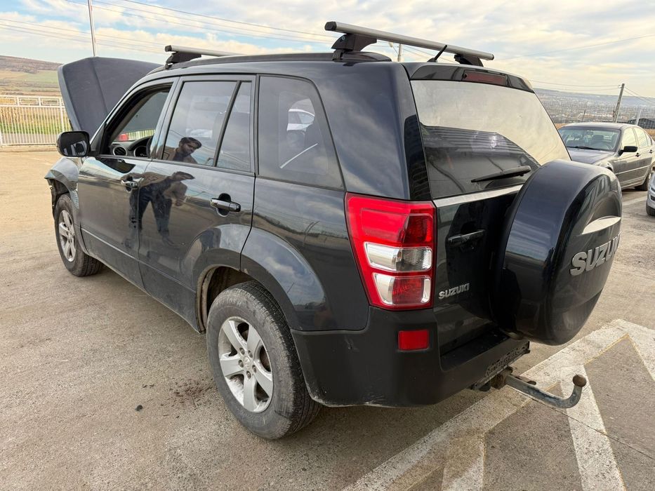 Dezmembrez / Dezmembrari / Piese / Accesorii Suzuki grand vitara negru 2007 4x4 1.9 DDIS F9Q volan stanga