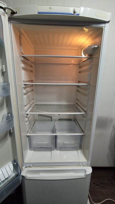 Холодильник Indesit