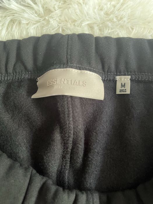 Шорты новые Essentials