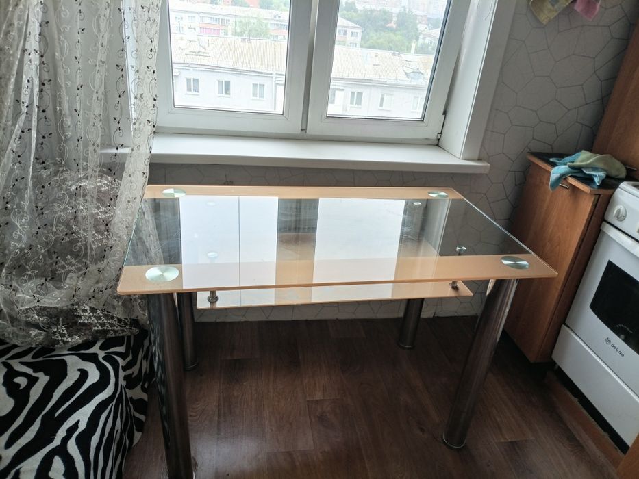 Продам стол кухонный