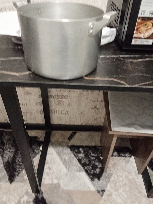 Продам кастрюлю алюминиевый.