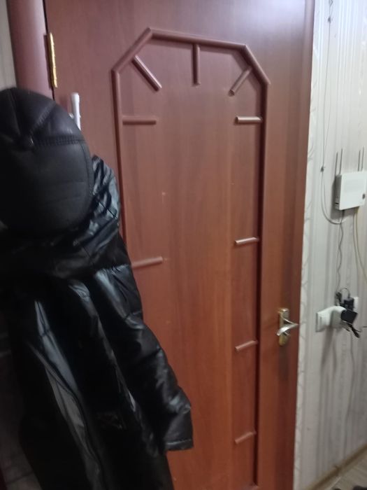 Продам двери межкомнатные и шкаф купэ