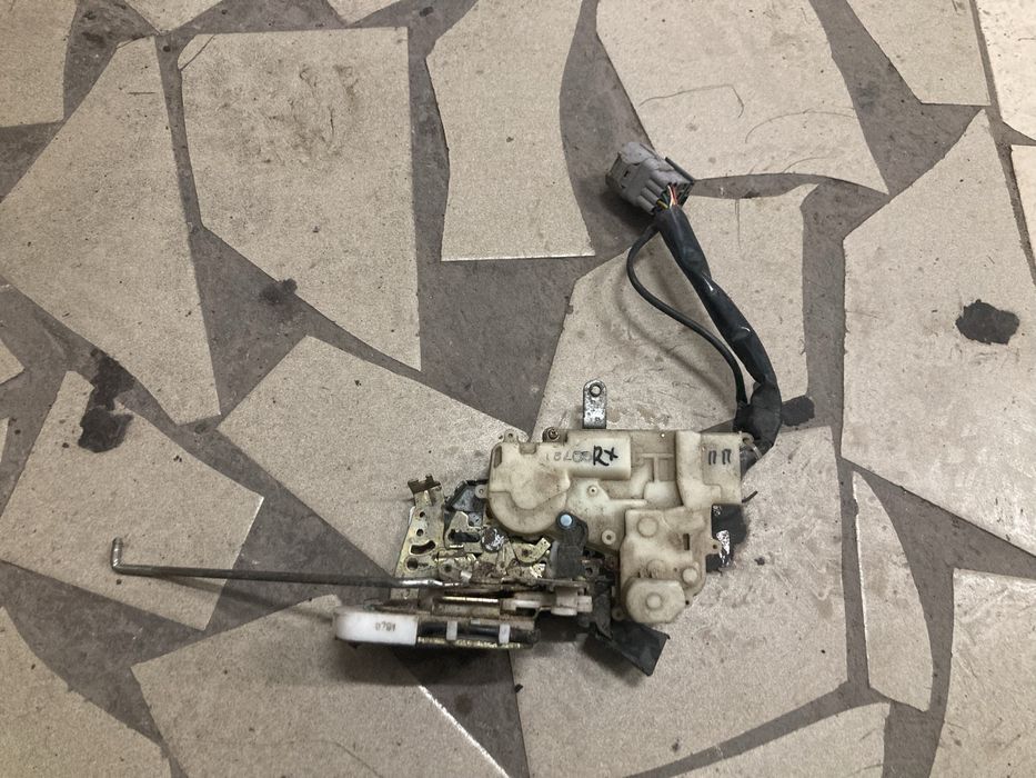 Замок передней правой двери Лексус Rx300 / Lexus Rx300