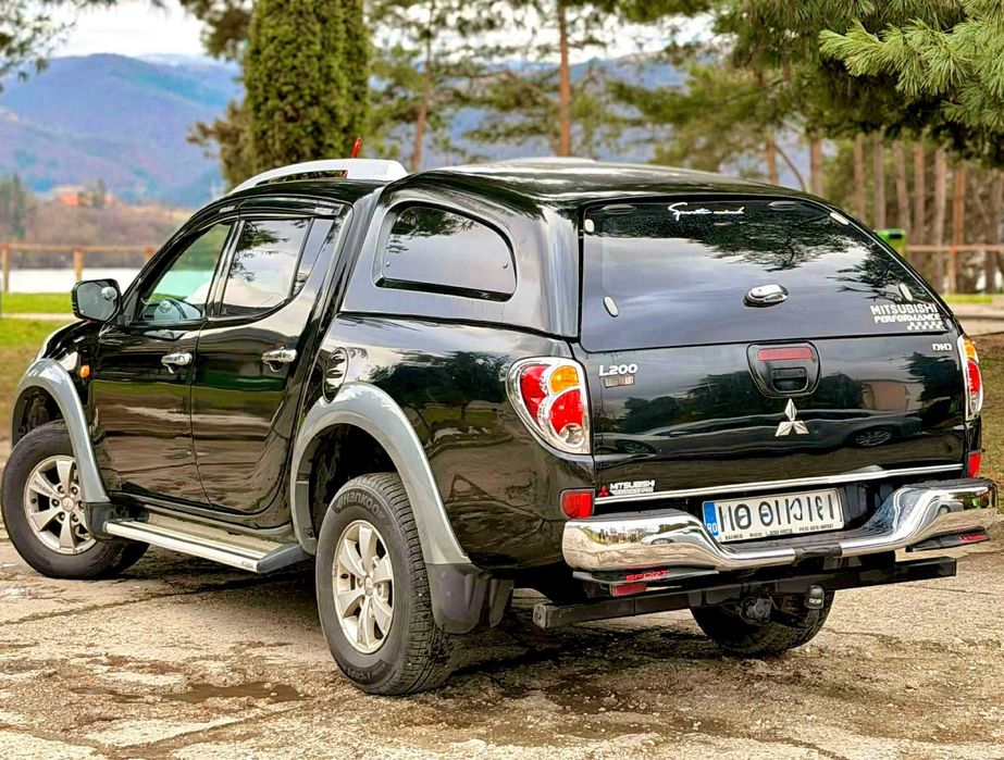 - IMPECABIL Mitsubishi L200 2.5Di-D178cp LIMITED EDITION R/D LOCK Full