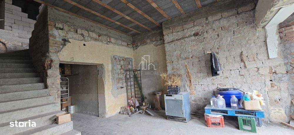 Clădire multifuncțională de vânzare, 470mp utili/nivel, Saes, judet Mu