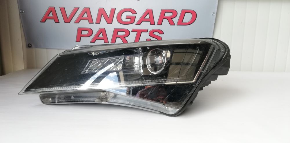 2 броя ляв фар Skoda Superb 3 (2015-2024)