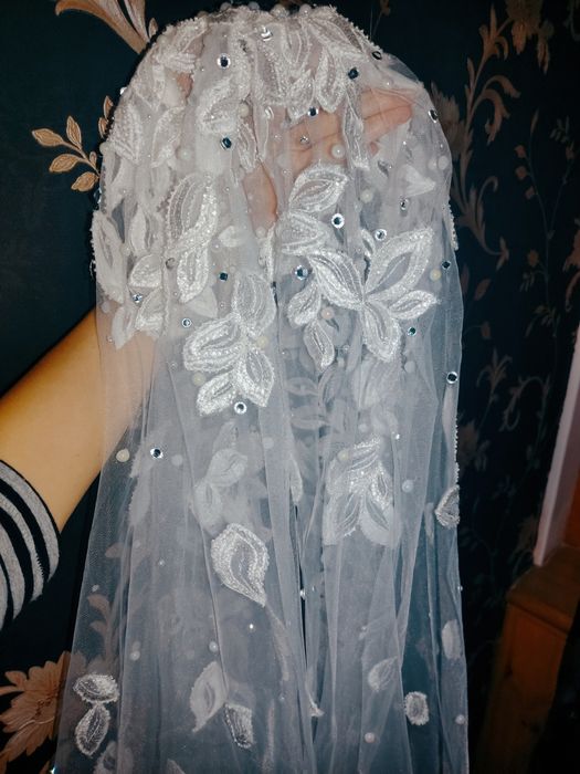 Скидка!Роскошная фата с камнями и вышивкой