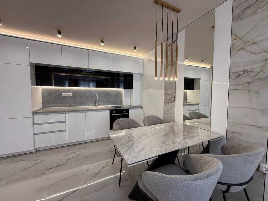 Продава се Тристаен апартамент в Пловдив, Остромила - 96 кв.м за 2448 €/кв.м - Снимка #4