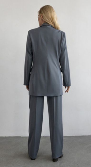 Шикарный брючный костюм из Германии